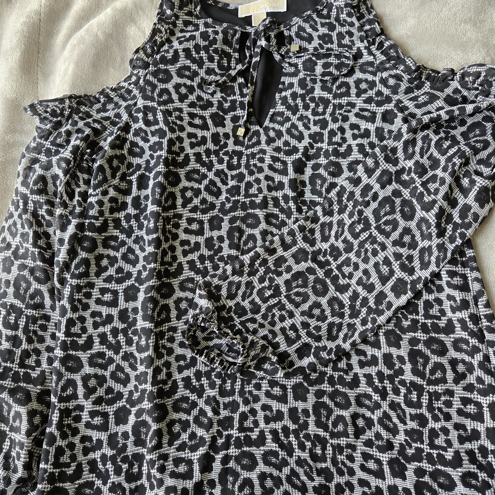 MICHAEL Michael Kors Black and Gray Sleeveless Ruffled Blouse